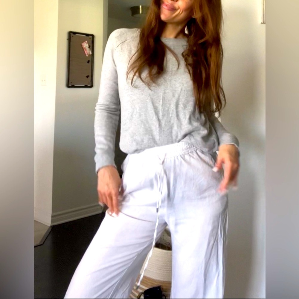 Gray sweatshirt with zipper in the back